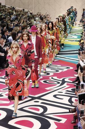 【生中継】バーバリープローサム2015-16秋冬ウィメンズコレクション、23日22時より