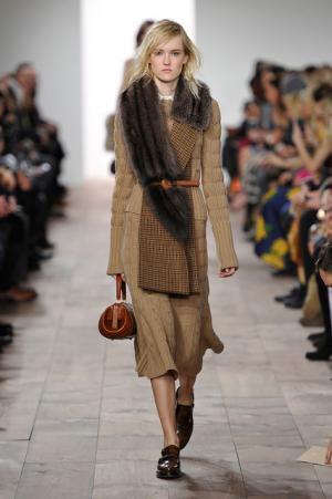 ロマンティックでグラマラス。昼夜のストーリーを描いたマイケル・コース【2015-16秋冬ウィメンズ】