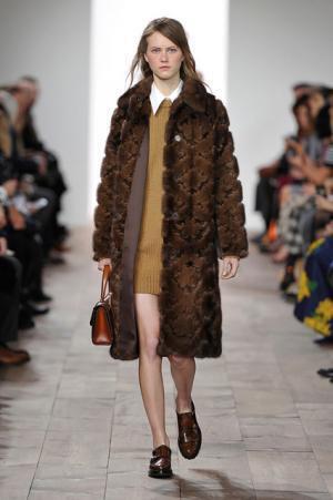 ロマンティックでグラマラス。昼夜のストーリーを描いたマイケル・コース【2015-16秋冬ウィメンズ】