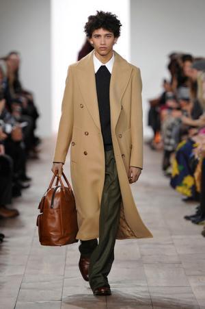 ロマンティックでグラマラス。昼夜のストーリーを描いたマイケル・コース【2015-16秋冬ウィメンズ】