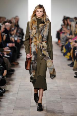 ロマンティックでグラマラス。昼夜のストーリーを描いたマイケル・コース【2015-16秋冬ウィメンズ】