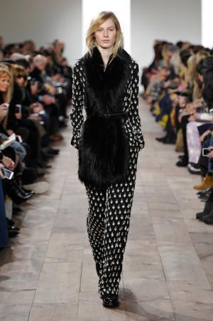 ロマンティックでグラマラス。昼夜のストーリーを描いたマイケル・コース【2015-16秋冬ウィメンズ】