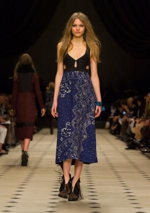 パターンミックスで見せるバーバリープローサムのブリティッシュボヘミアン【2015-16秋冬ウィメンズ】