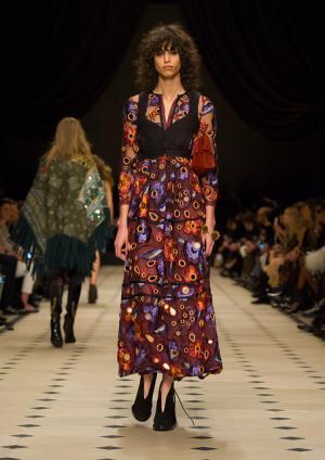 パターンミックスで見せるバーバリープローサムのブリティッシュボヘミアン【2015-16秋冬ウィメンズ】