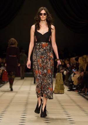 パターンミックスで見せるバーバリープローサムのブリティッシュボヘミアン【2015-16秋冬ウィメンズ】