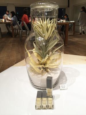 空や太陽、自然を感じる色をネイルに。THREEの15年サマーコレクション