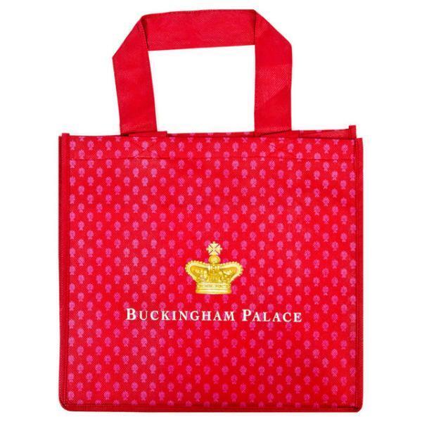 代官山蔦屋がユニオンジャックに覆われる。トレンチコート展、王室御用達など英国フェア