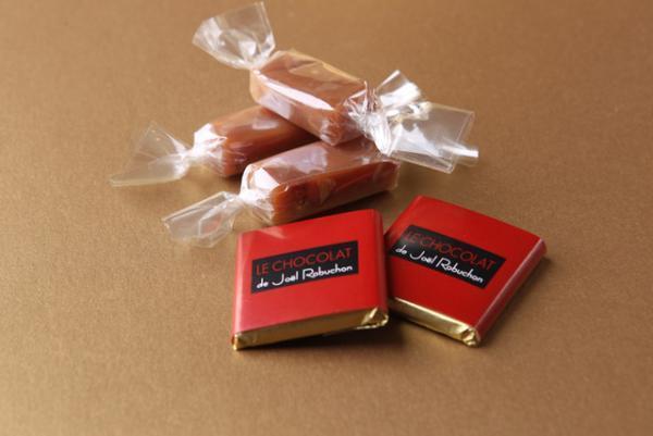 ジョエル・ロブションよりキャラメルとチョコの入った3色のイースターエッグ