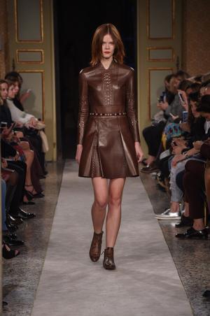 トッズが見せるリアルな装飾テクニック【2015-16秋冬ウィメンズ】