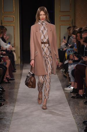 トッズが見せるリアルな装飾テクニック【2015-16秋冬ウィメンズ】