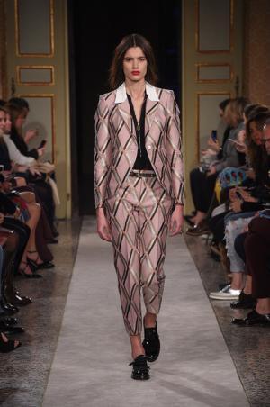 トッズが見せるリアルな装飾テクニック【2015-16秋冬ウィメンズ】