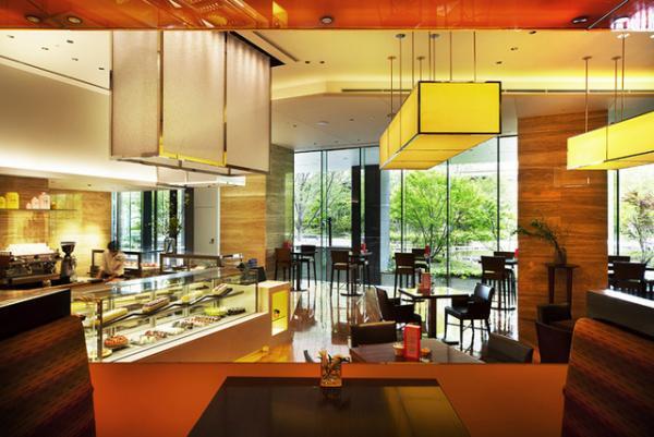 ティム・バートン×インターコンチネンタルホテル大阪。限定コラボカクテルやスイーツを提供