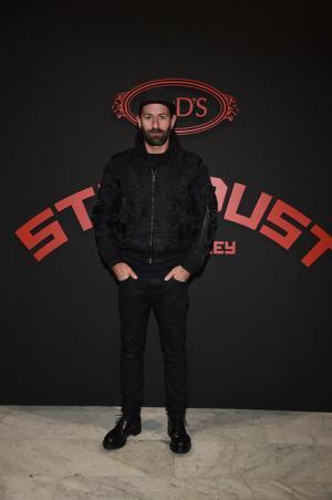 マックイーン、ガリアーノ、カール撮った伝説的写真家個展、ミラノで開催。トッズスポンサード