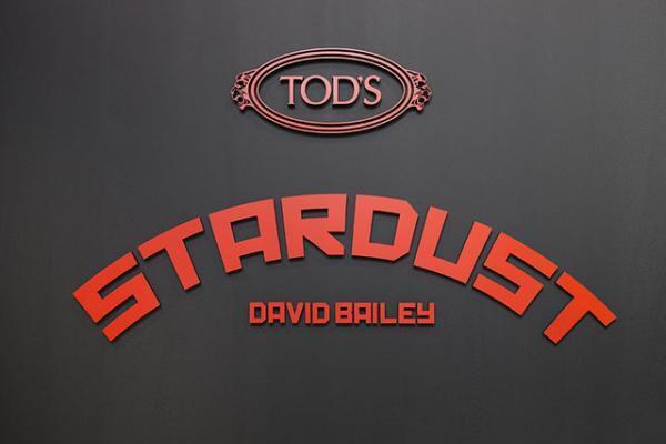 マックイーン、ガリアーノ、カール撮った伝説的写真家個展、ミラノで開催。トッズスポンサード