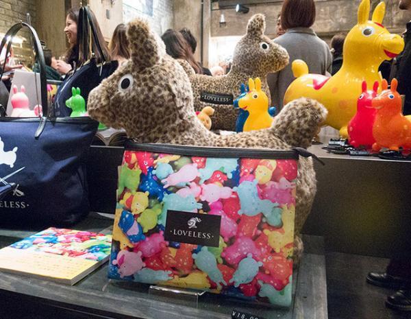 ラブレスとロディがコラボ。ヒョウ柄ぬいぐるみ、バッグなど限定アイテム