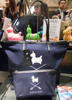 ラブレスとロディがコラボ。ヒョウ柄ぬいぐるみ、バッグなど限定アイテム