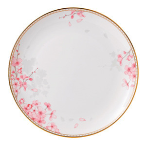 ウェッジウッドから桜舞い散る新テーブルウエア。春の訪れをエレガントに表現