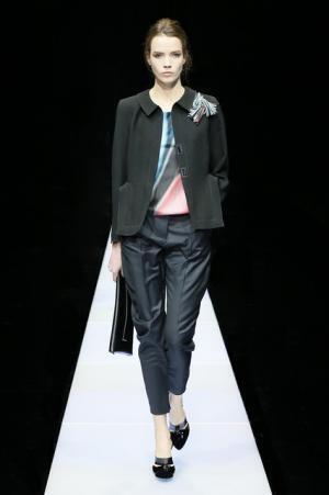 服で水彩画を描いたジョルジオアルマーニ【15-16AWウィメンズ】