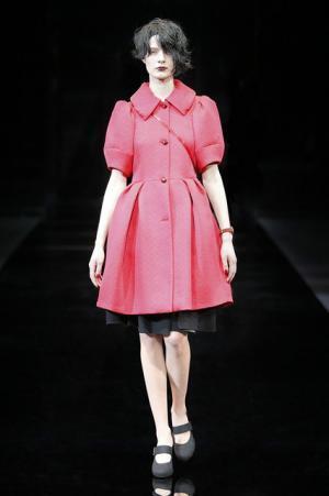 ラッフル揺れるエンポリオアルマーニの宝石の間【2015-16秋冬ウィメンズ】