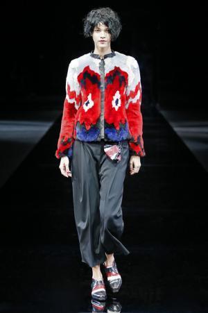 ラッフル揺れるエンポリオアルマーニの宝石の間【2015-16秋冬ウィメンズ】