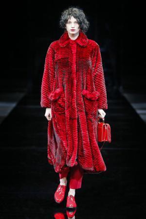 ラッフル揺れるエンポリオアルマーニの宝石の間【2015-16秋冬ウィメンズ】