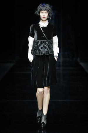 ラッフル揺れるエンポリオアルマーニの宝石の間【2015-16秋冬ウィメンズ】