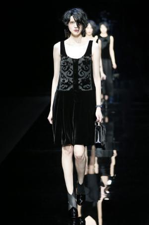 ラッフル揺れるエンポリオアルマーニの宝石の間【2015-16秋冬ウィメンズ】