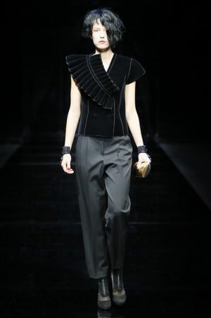 ラッフル揺れるエンポリオアルマーニの宝石の間【2015-16秋冬ウィメンズ】