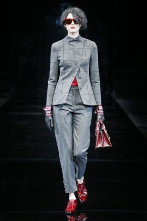 ラッフル揺れるエンポリオアルマーニの宝石の間【2015-16秋冬ウィメンズ】