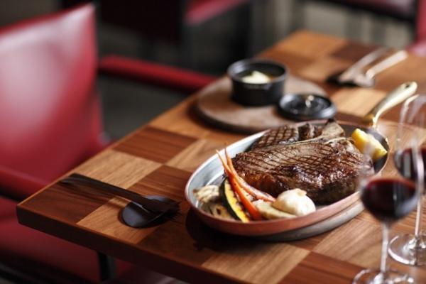 4千坪のガーデンから眺める「桜の通り抜け」、 ザ・ガーデンオリエンタル大阪で桜祭り