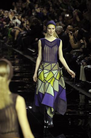 イッセイミヤケは色で3Dの服を織る【2015-16秋冬ウィメンズ】