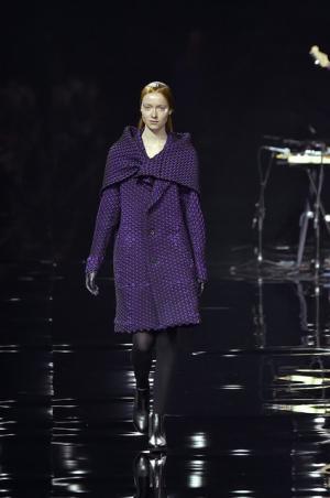 イッセイミヤケは色で3Dの服を織る【2015-16秋冬ウィメンズ】