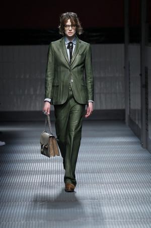 アレッサンドロ・ミケーレの新生グッチはジェンダーレスでロマンティック【2015-16秋冬ウィメンズ】