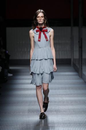 アレッサンドロ・ミケーレの新生グッチはジェンダーレスでロマンティック【2015-16秋冬ウィメンズ】