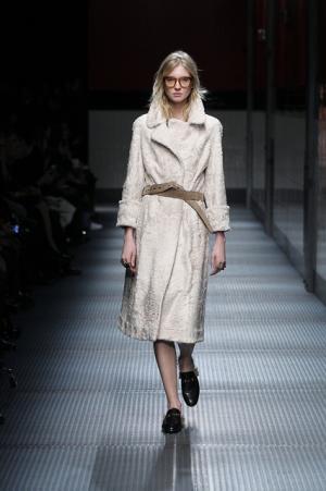 アレッサンドロ・ミケーレの新生グッチはジェンダーレスでロマンティック【2015-16秋冬ウィメンズ】