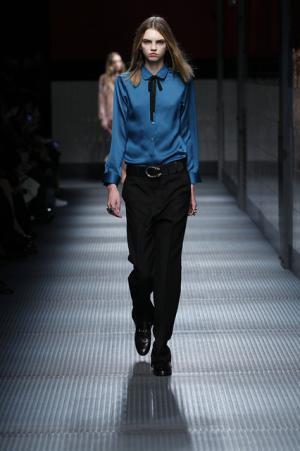 アレッサンドロ・ミケーレの新生グッチはジェンダーレスでロマンティック【2015-16秋冬ウィメンズ】