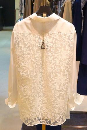 後ろ姿をスタイリング、三越伊勢丹が“バックシャン”を提案