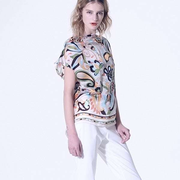 後ろ姿をスタイリング、三越伊勢丹が“バックシャン”を提案