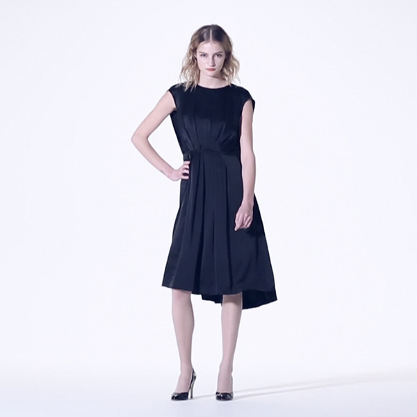 後ろ姿をスタイリング、三越伊勢丹が“バックシャン”を提案