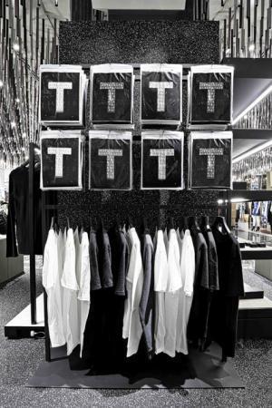 アレキサンダーワンが新宿で半年間のポップアップ。新デニムラインや限定Tシャツ販売