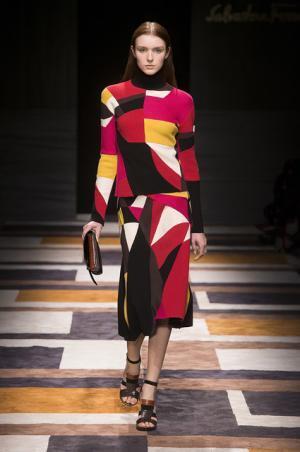 直線が揺れたフェラガモ【2015-16秋冬ウィメンズ】