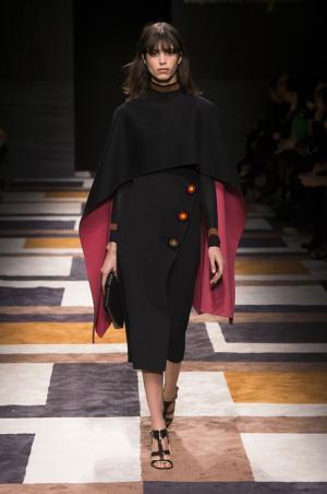 直線が揺れたフェラガモ【2015-16秋冬ウィメンズ】