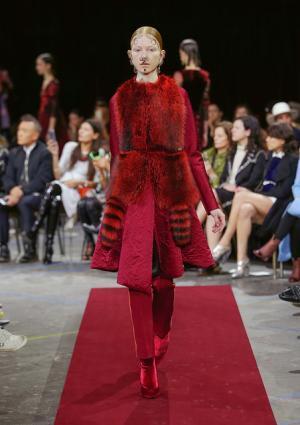 ジバンシィのフェチ・ビクトリアンダークネス【2015-16秋冬ウィメンズ】