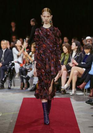 ジバンシィのフェチ・ビクトリアンダークネス【2015-16秋冬ウィメンズ】