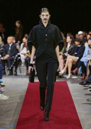 ジバンシィのフェチ・ビクトリアンダークネス【2015-16秋冬ウィメンズ】