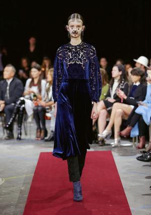 ジバンシィのフェチ・ビクトリアンダークネス【2015-16秋冬ウィメンズ】