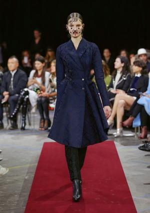 ジバンシィのフェチ・ビクトリアンダークネス【2015-16秋冬ウィメンズ】