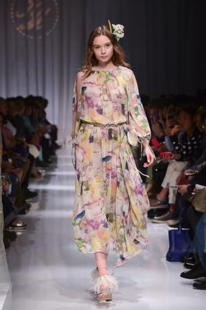 日本の文様を手技とともにケイタマルヤマが提案した静寂なエレガンス【2016春夏ウィメンズ】