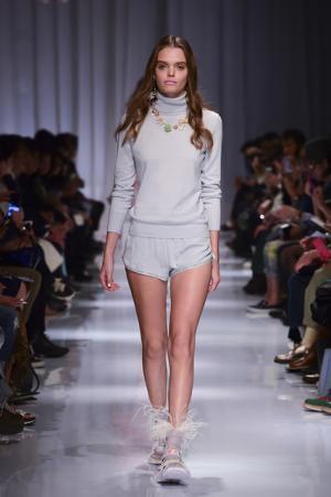 日本の文様を手技とともにケイタマルヤマが提案した静寂なエレガンス【2016春夏ウィメンズ】