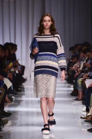 日本の文様を手技とともにケイタマルヤマが提案した静寂なエレガンス【2016春夏ウィメンズ】